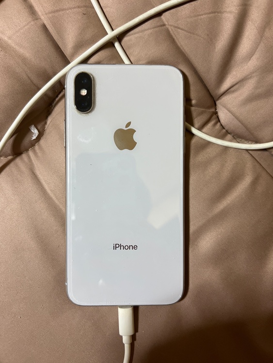 iPhone iPhoneX 256GB docomo（スマホ）の商品画像 - 査定依頼日：2026年6月24日 - 最高査定価格：7,000円