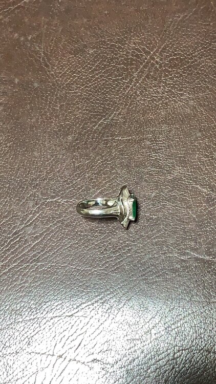 PT900 エメラルド、ダイヤリング（宝石）の商品画像 - 査定依頼日：2025年3月9日 - 最高査定価格：300,000円