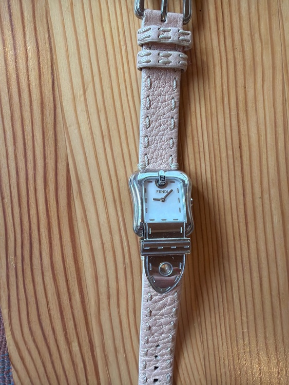 フェンディ腕時計（高級時計）の商品画像 - 査定依頼日：2026年2月12日 - 最高査定価格：3,850円