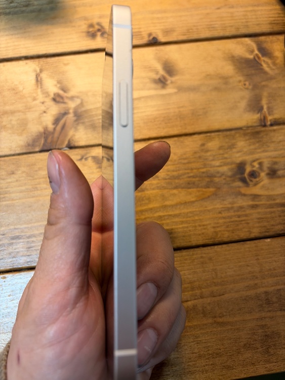 iPhone 12 128GB au（スマホ）の商品画像 - 査定依頼日：2026年3月22日 - 最高査定価格：27,000円