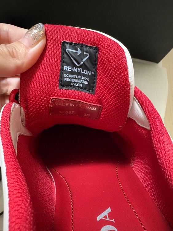 スニーカー（古着・ファッション）の商品画像 - 査定依頼日：2026年1月12日 - 最高査定価格：100,000円