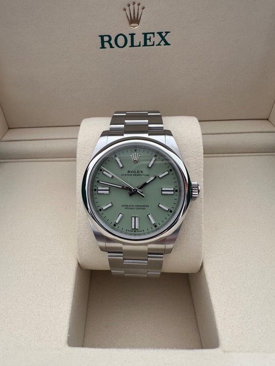 オイスターパーペチュアル41ピスタチオ（高級時計）の商品画像 - 査定依頼日：2025年12月16日 - 最高査定価格：1,750,000円