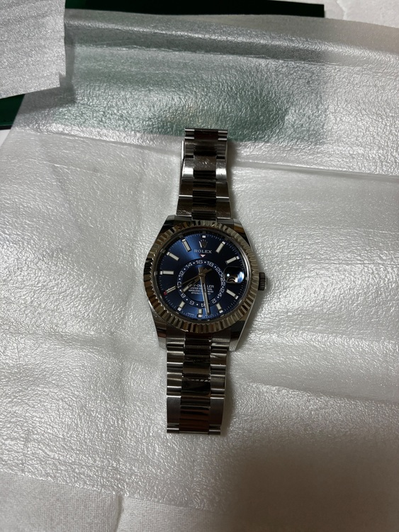 ロレックス スカイドゥエラー 32693（高級時計）の商品画像 - 査定依頼日：2025年8月16日 - 最高査定価格：3,050,000円
