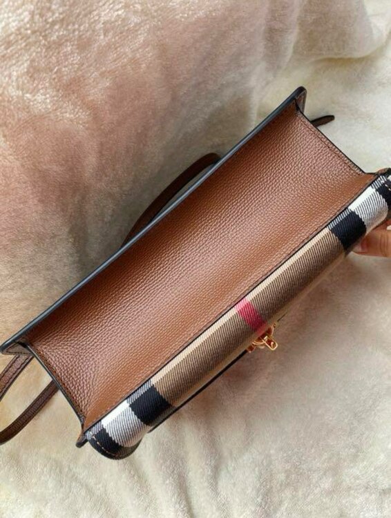 その他 バーバリー （ブランドバッグ）の商品画像 - 査定依頼日：2025年3月11日 - 最高査定価格：50,000円