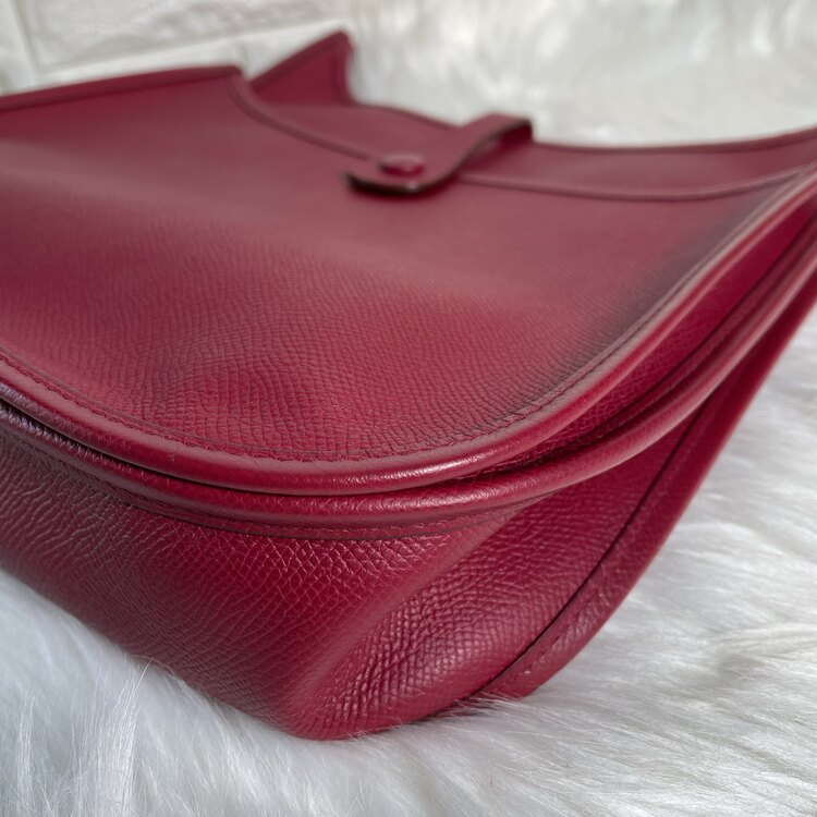 エルメス エブリン3ＰＭ ヴォーエプソン ルビー □O刻印（ブランドバッグ）の商品画像 - 査定依頼日：2025年1月25日 - 最高査定価格：250,000円