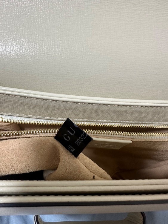 GUCCI ホースビット 1955 ミディアム ショルダーバッグです。 カラー：ベージュ系 保存袋、箱はありません。 状態については写真をご確認ください。 できるだけ高く買い取っていただける店舗を希望（ブランドバッグ）の商品画像 - 査定依頼日：2026年9月14日 - 最高査定価格：150,000円