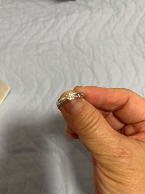 婚約指輪（宝石）の商品画像 - 査定依頼日：2025年8月5日 - 最高査定価格：70,000円