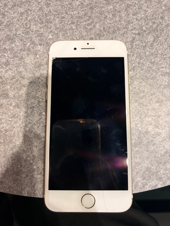 iPhone iPhone7 32GB Softbank（スマホ）の商品画像 - 査定依頼日：2026年5月31日 - 最高査定価格：1,500円