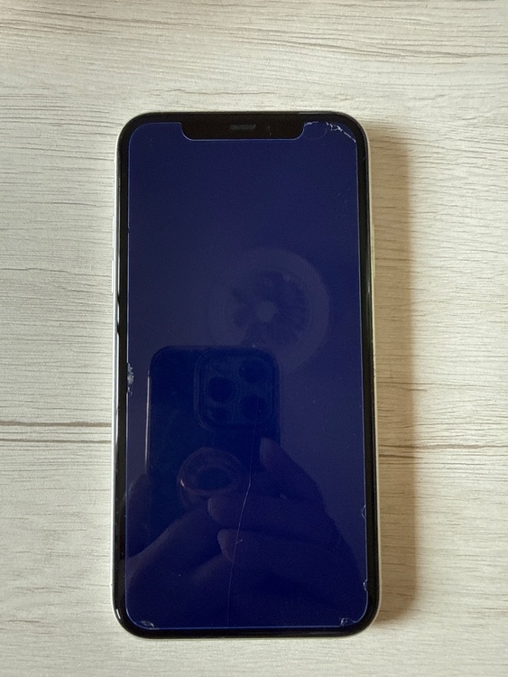 iPhone11 64GB Softbank（スマホ）の商品画像 - 査定依頼日：2026年5月15日 - 最高査定価格：15,000円