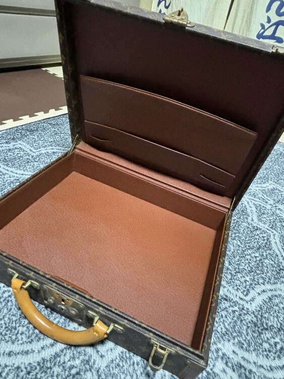 ルイヴィトン タイガ （ブランドバッグ）の商品画像 - 査定依頼日：2025年3月10日 - 最高査定価格：130,000円