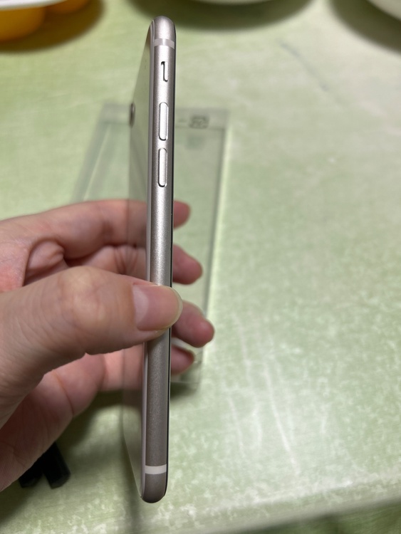 iPhone iPhone SE (第 2 世代) 128GB Softbank（スマホ）の商品画像 - 査定依頼日：2026年7月15日 - 最高査定価格：12,000円