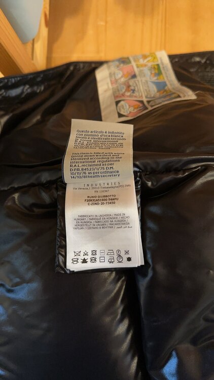 モンクレール　ルニオ（古着・ファッション）の商品画像 - 査定依頼日：2025年2月27日 - 最高査定価格：50,000円