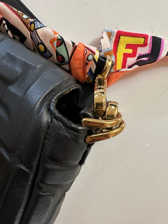 バゲッドミディアム（ブランドバッグ）の商品画像 - 査定依頼日：2025年4月15日 - 最高査定価格：130,000円