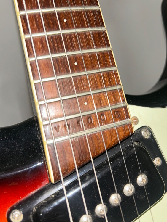 フィルモア モズライト V-65（ピアノ・楽器・PA機材）の商品画像 - 査定依頼日：2025年10月4日 - 最高査定価格：140,000円