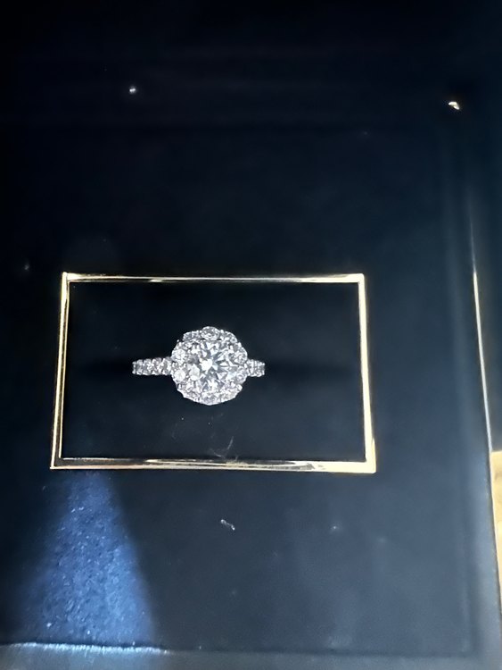 グラフ　アイコン（宝石）の商品画像 - 査定依頼日：2023年6月19日 - 最高査定価格：800,000円