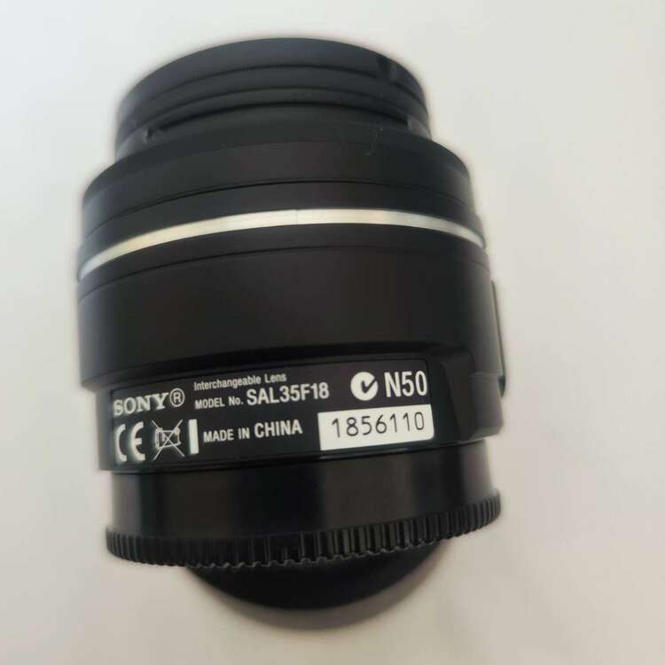 DT 35mm F1.8 SAM レンズ（カメラ）の商品画像 - 査定依頼日：2025年3月23日 - 最高査定価格：6,000円