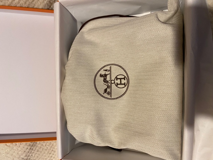 エールバッグジップ 20 ルトゥルネ、黒 H086430CCAA（ブランドバッグ）の商品画像 - 査定依頼日：2026年3月20日 - 最高査定価格：530,000円