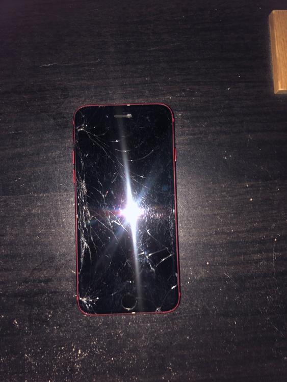 iPhone8 64GB docomo（スマホ）の商品画像 - 査定依頼日：2026年1月10日 - 最高査定価格：2,000円