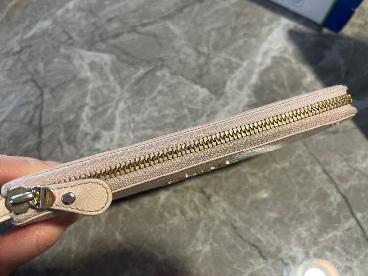 フェラガモ  （ブランドバッグ）の商品画像 - 査定依頼日：2025年2月28日 - 最高査定価格：10,000円