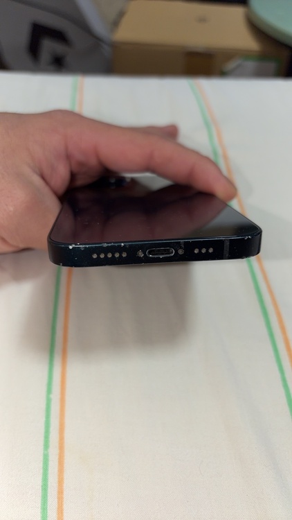 iPhone 13 128GB SIMフリー（スマホ）の商品画像 - 査定依頼日：2026年3月12日 - 最高査定価格：28,000円