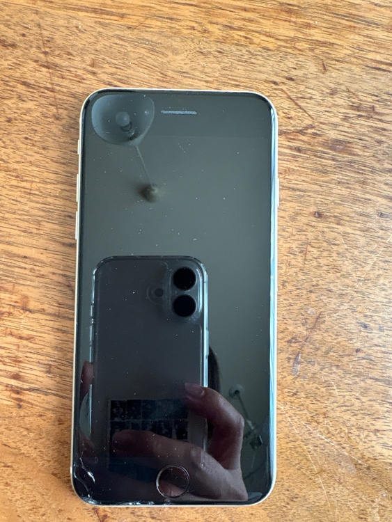 iPhone SE (第 3 世代) 128GB SIMフリー（スマホ）の商品画像 - 査定依頼日：2026年1月18日 - 最高査定価格：25,000円