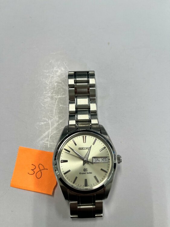 グランドセイコー デイデイト 9F83-0AH0（高級時計）の商品画像 - 査定依頼日：2026年4月12日 - 最高査定価格：100,000円