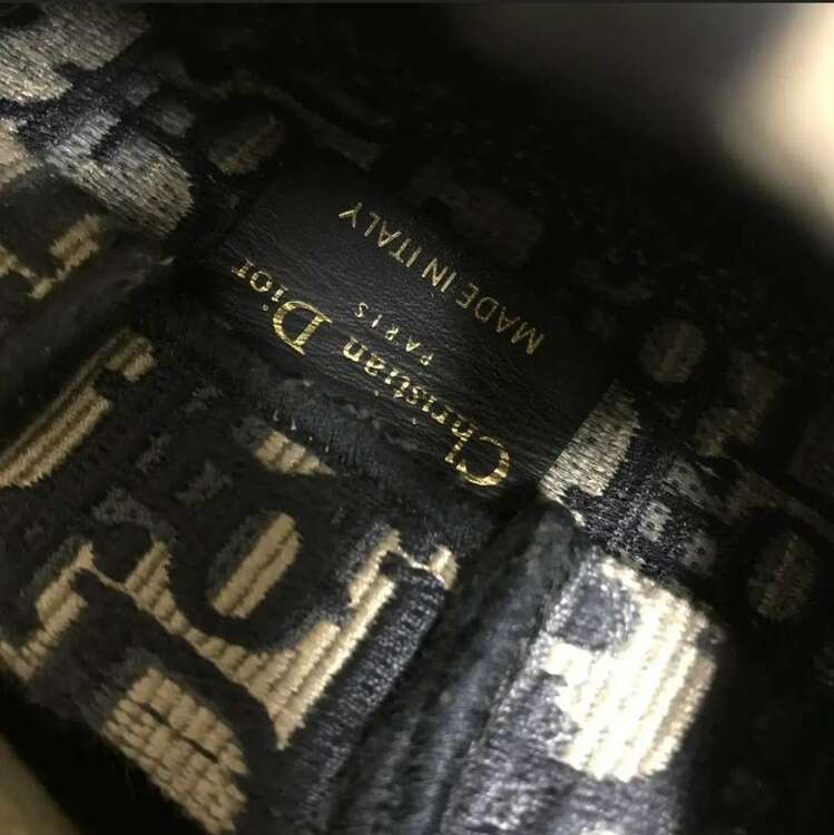 ブックトート（ブランドバッグ）の商品画像 - 査定依頼日：2025年5月23日 - 最高査定価格：110,000円