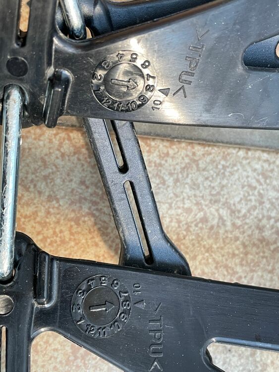 タイヤチェーン（カー用品）の商品画像 - 査定依頼日：2025年11月3日 - 最高査定価格：1,000円