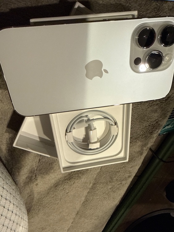 シルバー（スマホ）の商品画像 - 査定依頼日：2026年3月4日 - 最高査定価格：65,000円