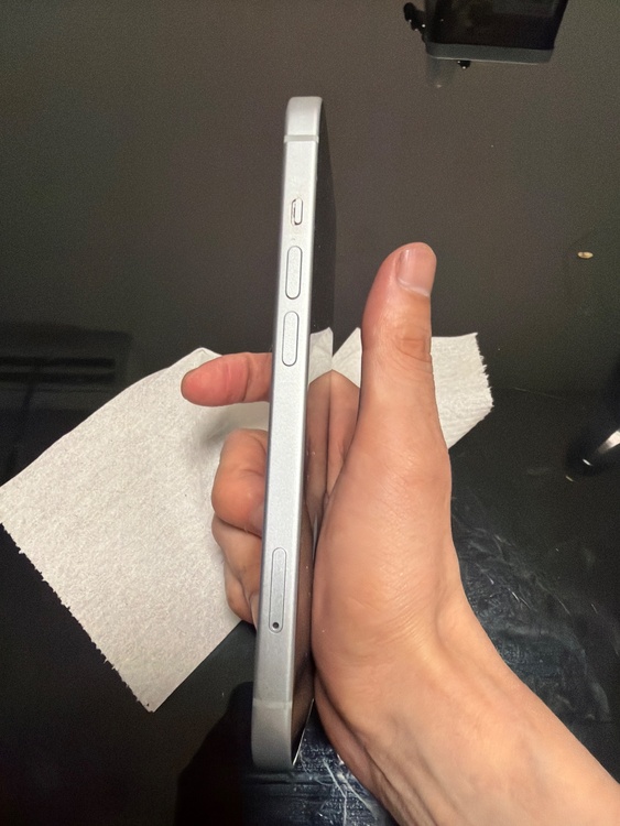 iPhone iPhone 16 128GB Softbank（スマホ）の商品画像 - 査定依頼日：2026年6月2日 - 最高査定価格：88,000円