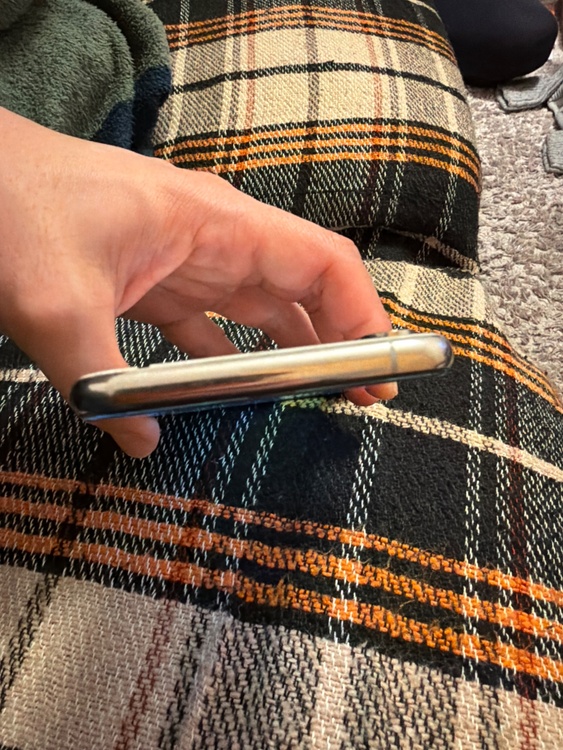 iPhoneXS 256GB au（スマホ）の商品画像 - 査定依頼日：2026年2月4日 - 最高査定価格：13,000円