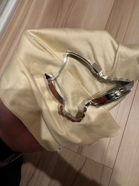 ロレックス GMTマスター 126710BLn（高級時計）の商品画像 - 査定依頼日：2025年1月10日 - 最高査定価格：2,570,000円