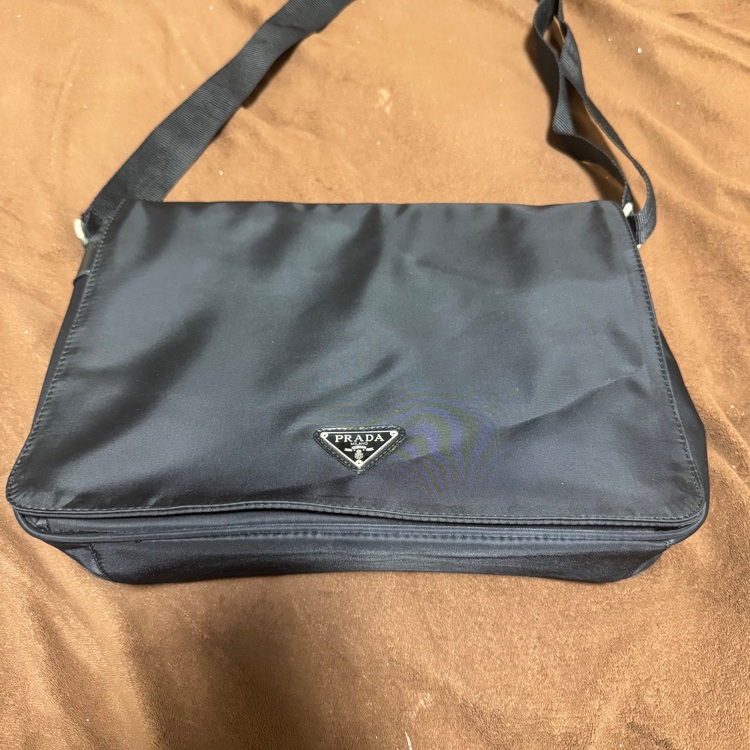 プラダ  （ブランドバッグ）の商品画像 - 査定依頼日：2025年6月11日 - 最高査定価格：50,000円