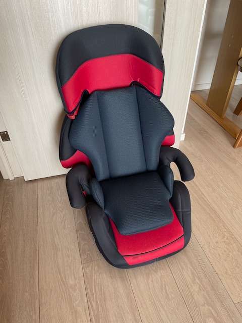 チャイルドシート（カー用品）の商品画像 - 査定依頼日：2025年4月7日 - 最高査定価格：1,000円