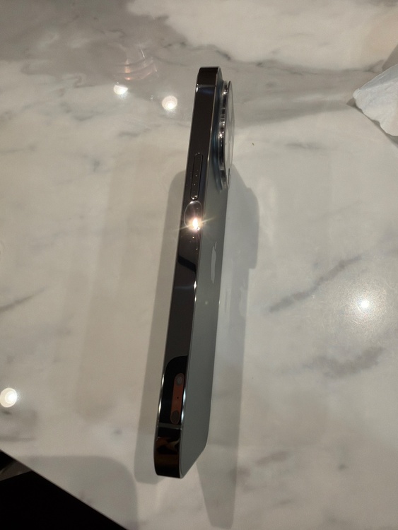 iPhone 13 Pro 256GB SIMフリー（スマホ）の商品画像 - 査定依頼日：2026年1月25日 - 最高査定価格：49,000円