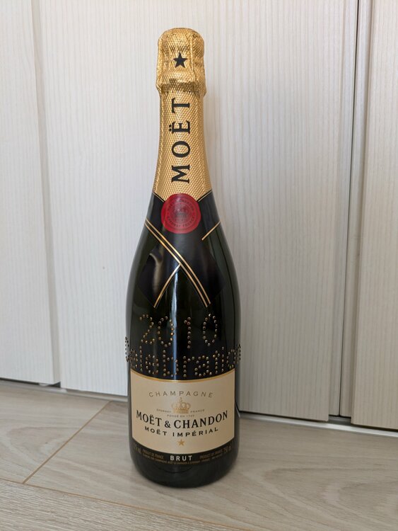 MOET IMPERIAL BRUT（お酒）の商品画像 - 査定依頼日：2026年5月5日 - 最高査定価格：1,000円