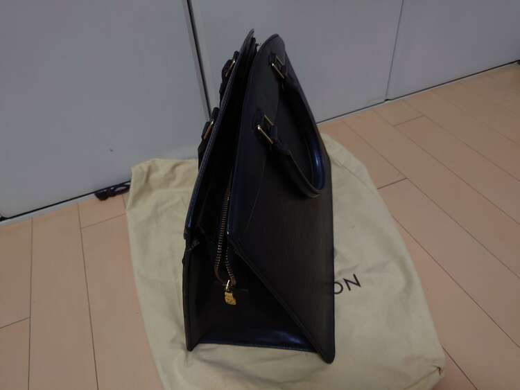 ルイヴィトン エピ （ブランドバッグ）の商品画像 - 査定依頼日：2025年2月7日 - 最高査定価格：12,000円