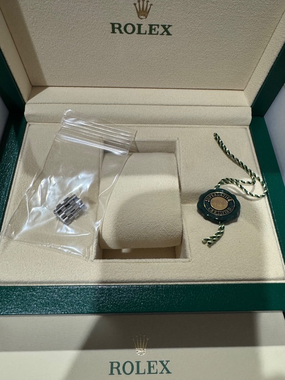 ロレックス GMTマスター （高級時計）の商品画像 - 査定依頼日：2025年6月5日 - 最高査定価格：2,400,000円