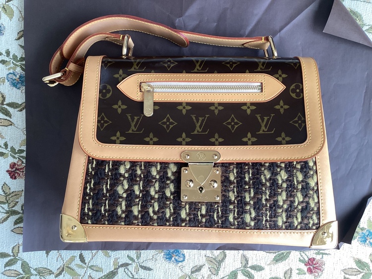 TWEEDY ZIP（ブランドバッグ）の商品画像 - 査定依頼日：2026年2月6日 - 最高査定価格：250,000円