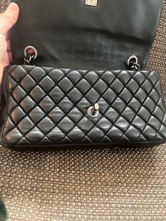 ショルダーバッグ　（ブランドバッグ）の商品画像 - 査定依頼日：2026年4月21日 - 最高査定価格：900,000円