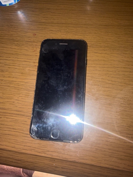 iPhone iPhone7 128GB au（スマホ）の商品画像 - 査定依頼日：2026年7月25日 - 最高査定価格：1,000円