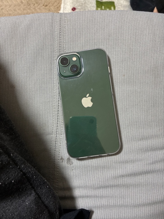 iPhone 13 128GB au（スマホ）の商品画像 - 査定依頼日：2026年5月3日 - 最高査定価格：100,000円