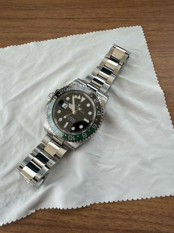 ロレックス GMTマスター （高級時計）の商品画像 - 査定依頼日：2025年5月26日 - 最高査定価格：2,200,000円