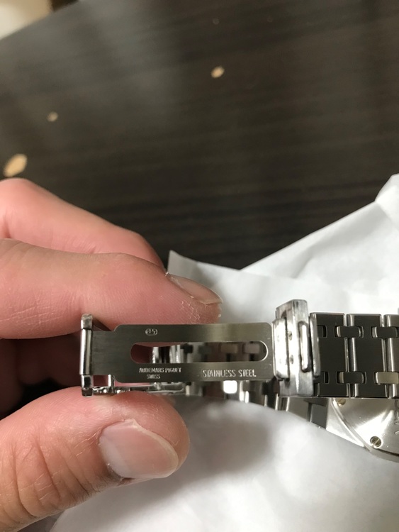 ロイヤルオーク　クオーツ（高級時計）の商品画像 - 査定依頼日：2025年7月15日 - 最高査定価格：2,000,000円