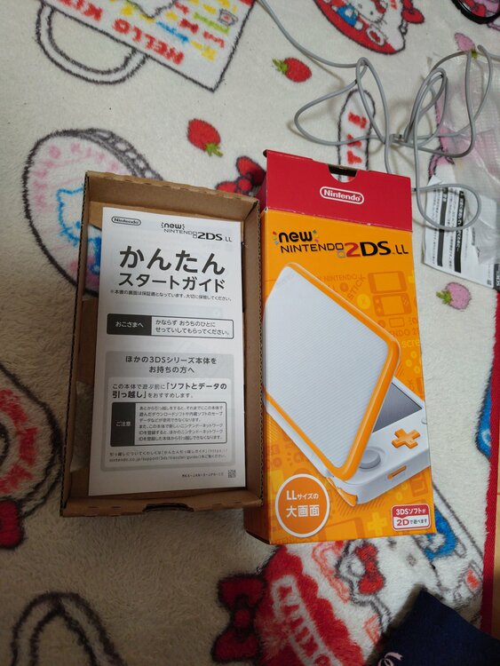 Newニンテンドー2DSLLホワイト×オレンジ（ゲーム機本体・ゲームソフト）の商品画像 - 査定依頼日：2026年9月14日 - 最高査定価格：17,000円