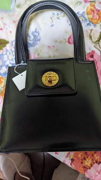 ブルガリバッグ  （ブランドバッグ）の商品画像 - 査定依頼日：2025年6月19日 - 最高査定価格：30,000円