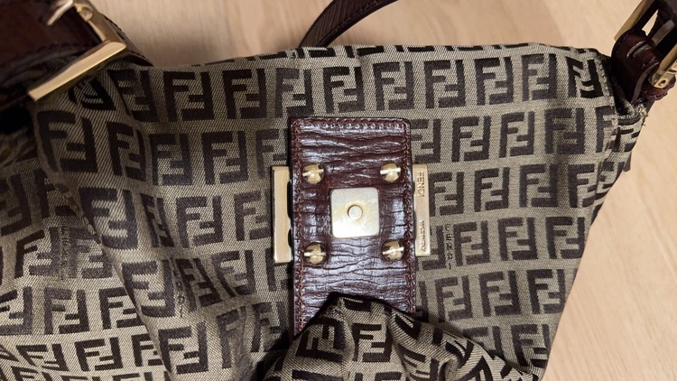 フェンディ  （ブランドバッグ）の商品画像 - 査定依頼日：2025年9月30日 - 最高査定価格：77,000円