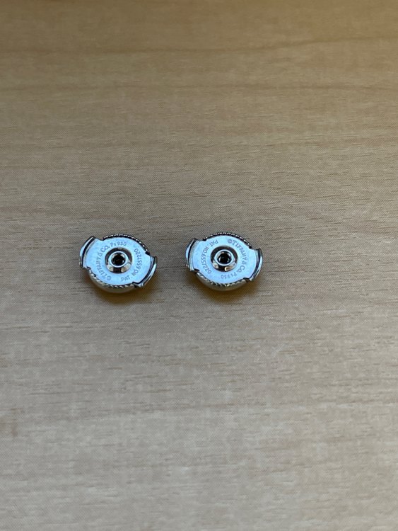 ティファニー　ピアス　ビクトリア　スモール（宝石）の商品画像 - 査定依頼日：2023年2月9日 - 最高査定価格：280,000円