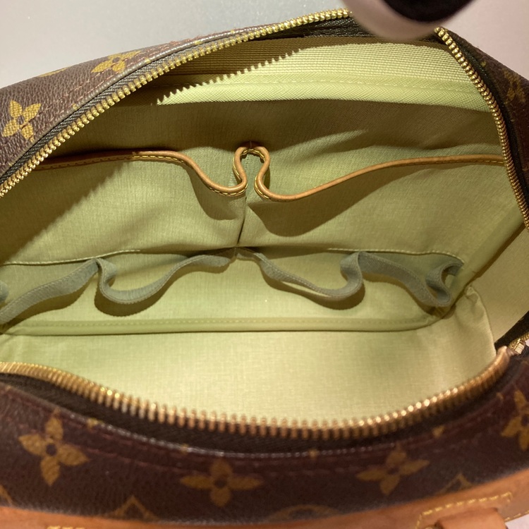 ドーヴィル（ブランドバッグ）の商品画像 - 査定依頼日：2025年11月30日 - 最高査定価格：68,000円