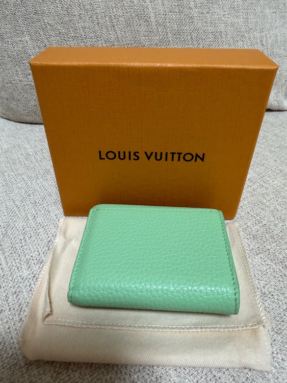 三つ折り財布（ブランド財布・小物）の商品画像 - 査定依頼日：2025年10月19日 - 最高査定価格：9,000円